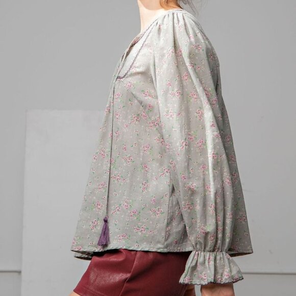 31. EASEL FLORAL PRINTED TOP - SAGE GREY - Picture 4 of 5